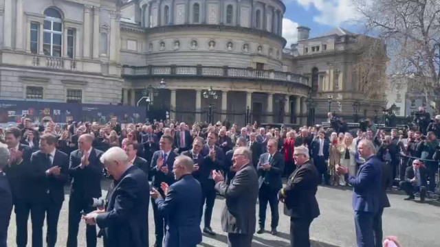 Simon Harris heads to Áras an Úachtaráín